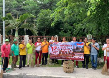 Sambut HUT ke-81 RI, Sat Reskrim Polres Pematangsiantar Bersihkan Jalan Sangnawaluh