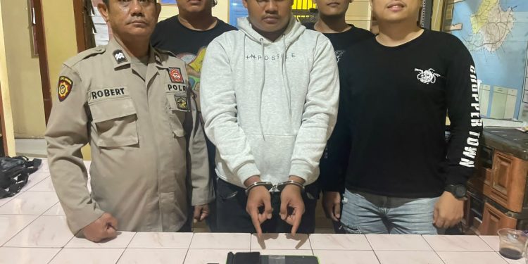 Polsek Gunung Malela Amankan Pemuda Diduga Terlibat Peredaran Sabu, Barang Bukti Ditemukan di Pinggir Jalan dan Kamar Hotel Polsek Gunung Malela Amankan Pemuda Diduga Terlibat Peredaran Sabu, Barang Bukti Ditemukan di Pinggir Jalan dan Kamar Hotel